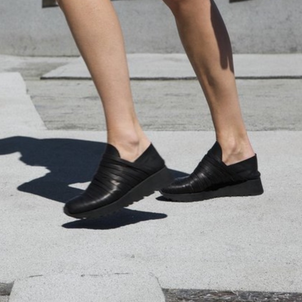 LD Tuttle “Black Running Sneakers”